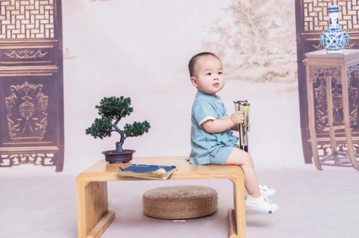 汶上宝宝眼睛肿是什么原因
